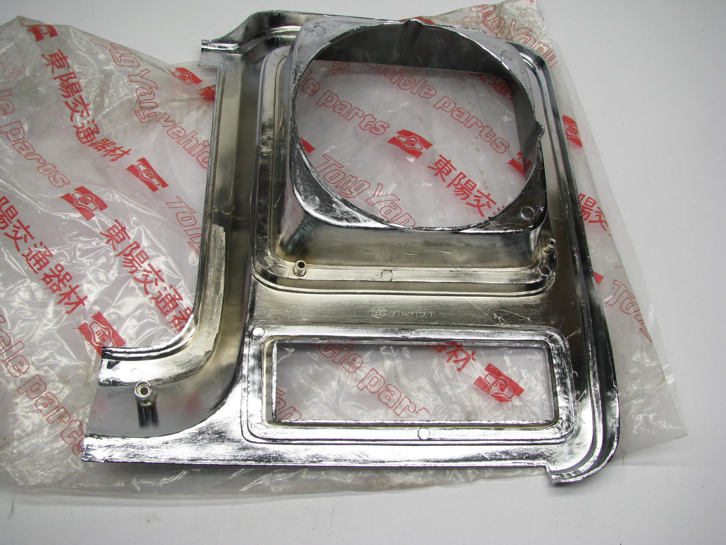 Round Headlamp Bezel Right W/ Out Chrome Grill 1979-1980 Chevrolet / GMC Truck