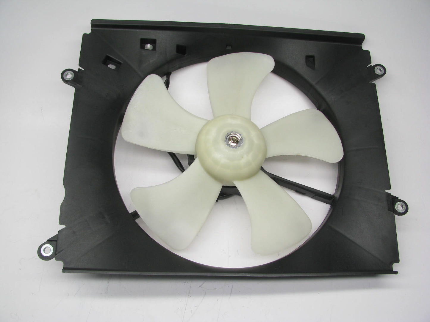 Tong Yang TY60001A Engine Cooling Fan Assembly For 1992-1996 Toyota Camry