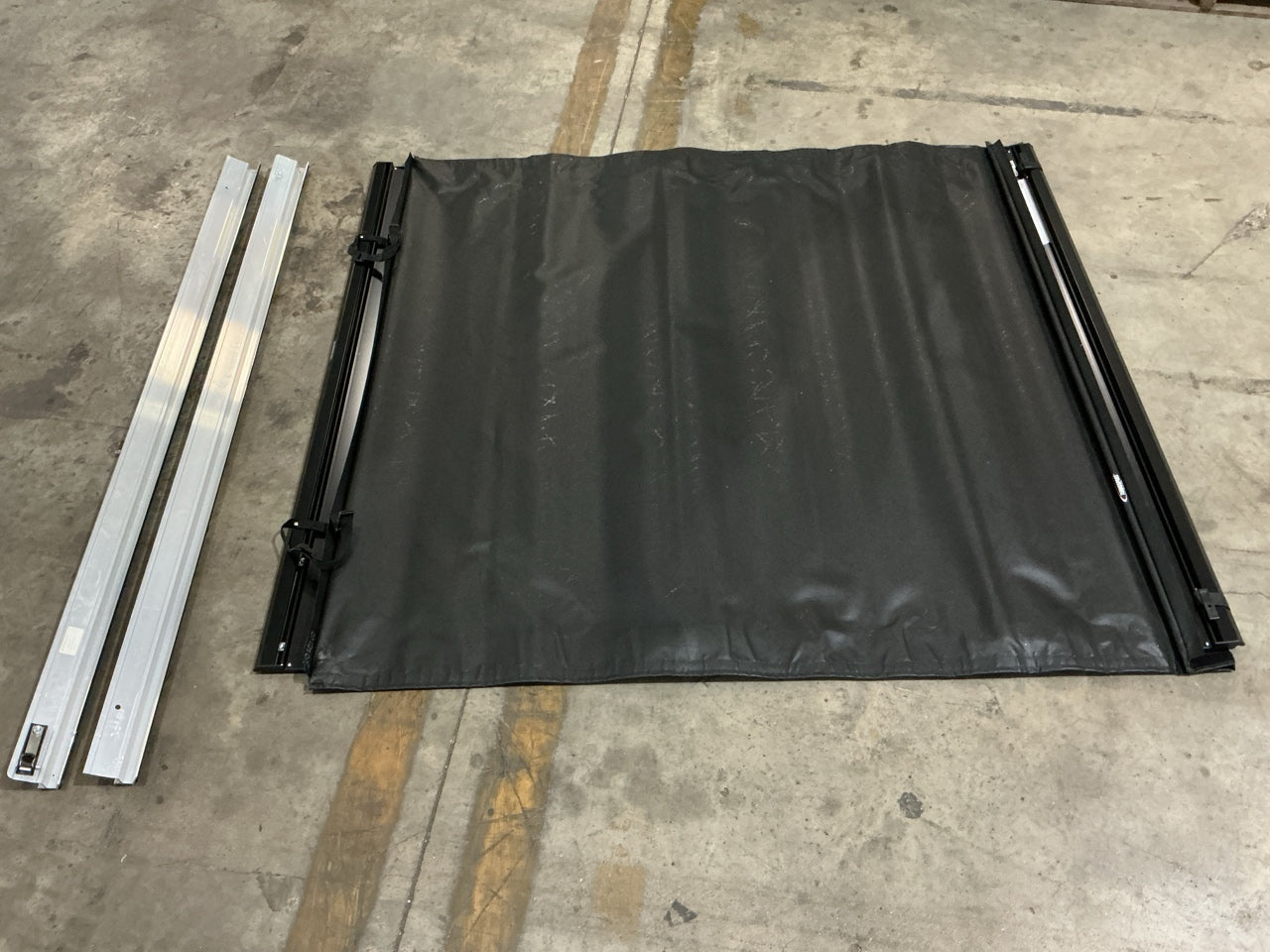 MISSING CLAMPS 22040149 Tonnosport Roll-Up Cover For 00-10 Dodge Dakota 63'' Bed