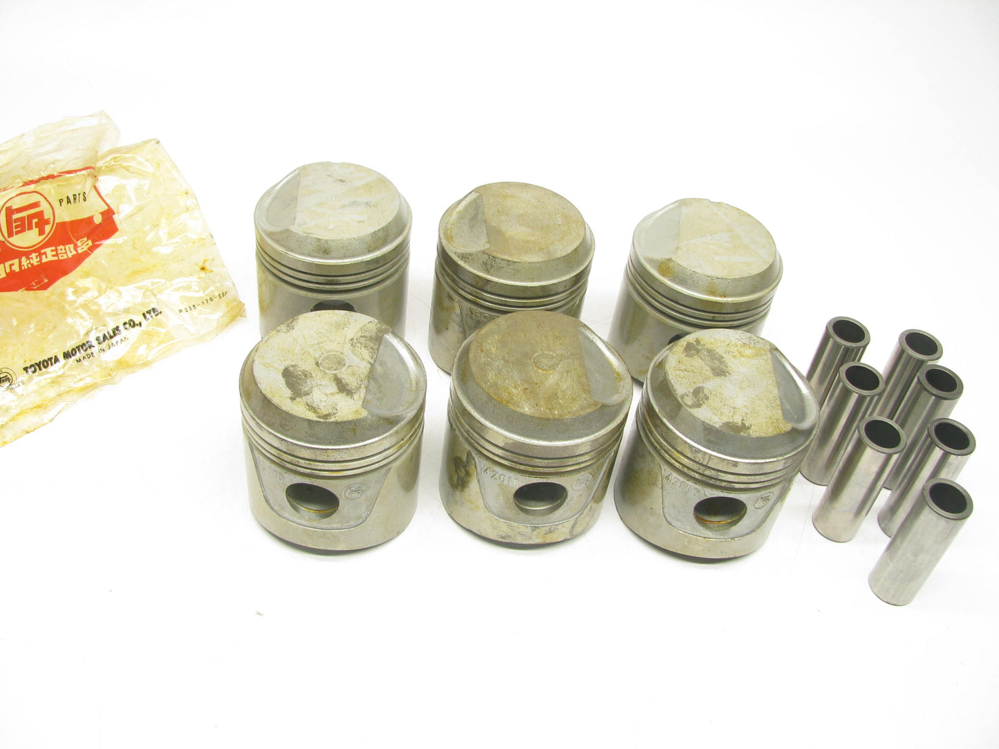 NOS OEM Toyota  STD Engine Pistons And Pin Set Of SIX For Toyota 2M  I6
