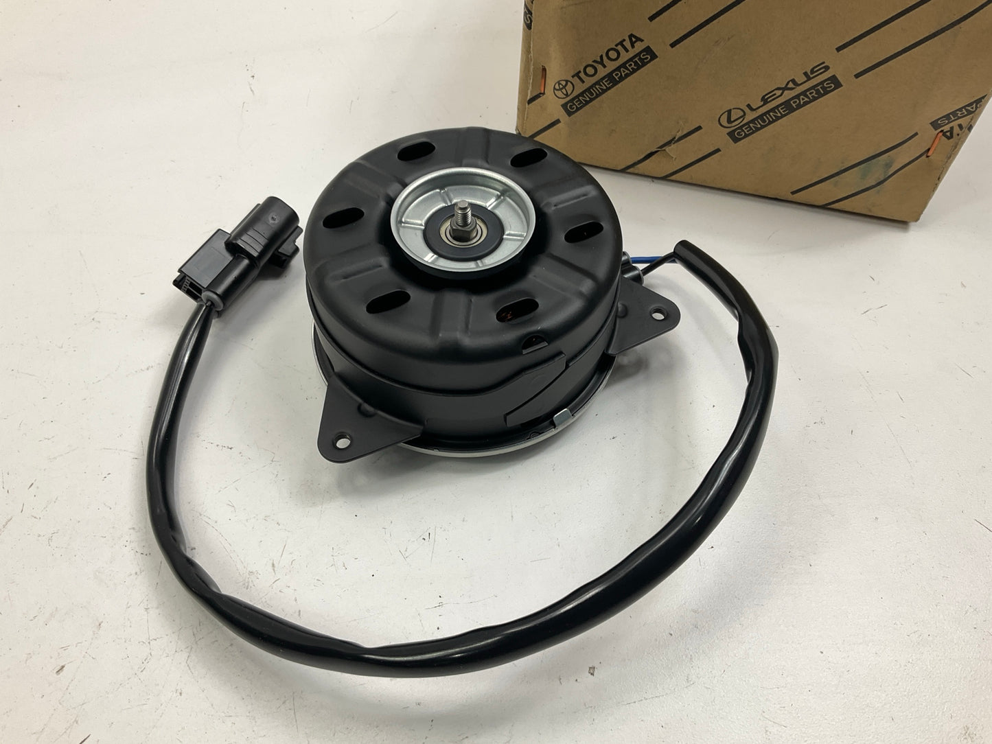NEW OEM Toyota 16363-37090 Right Engine Cooling Fan Motor DENSO 168000-1900