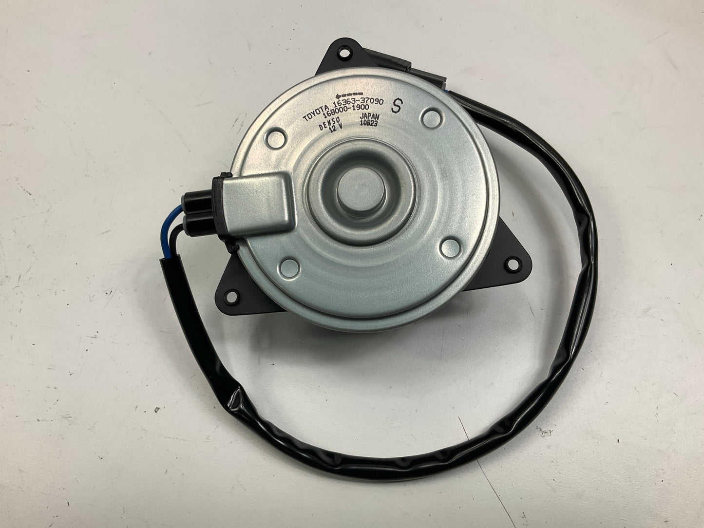 NEW OEM Toyota 16363-37090 Right Engine Cooling Fan Motor DENSO 168000-1900