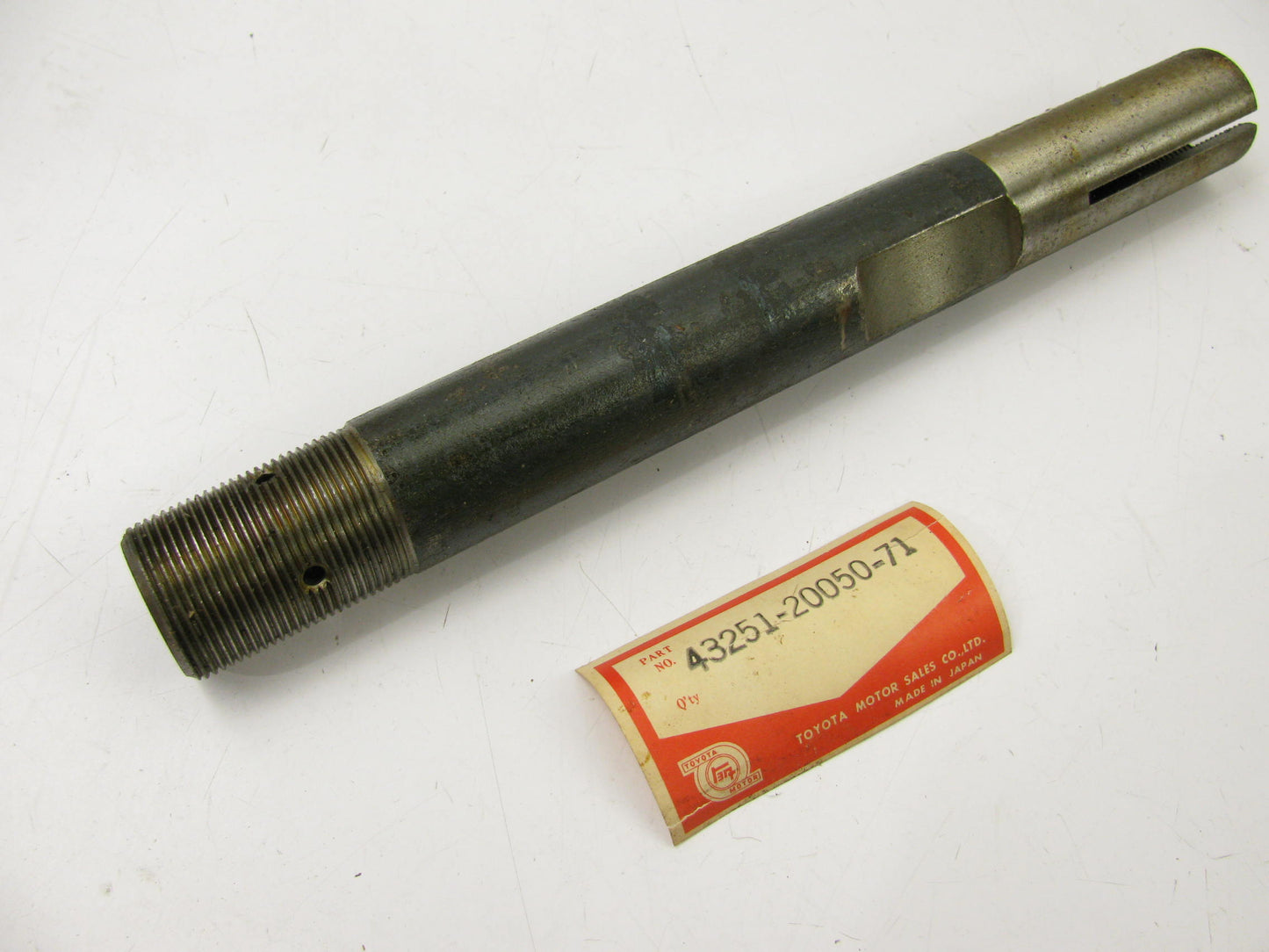 NOS Suspension Tie Rod Spindle 43251-20050-71 For Toyota