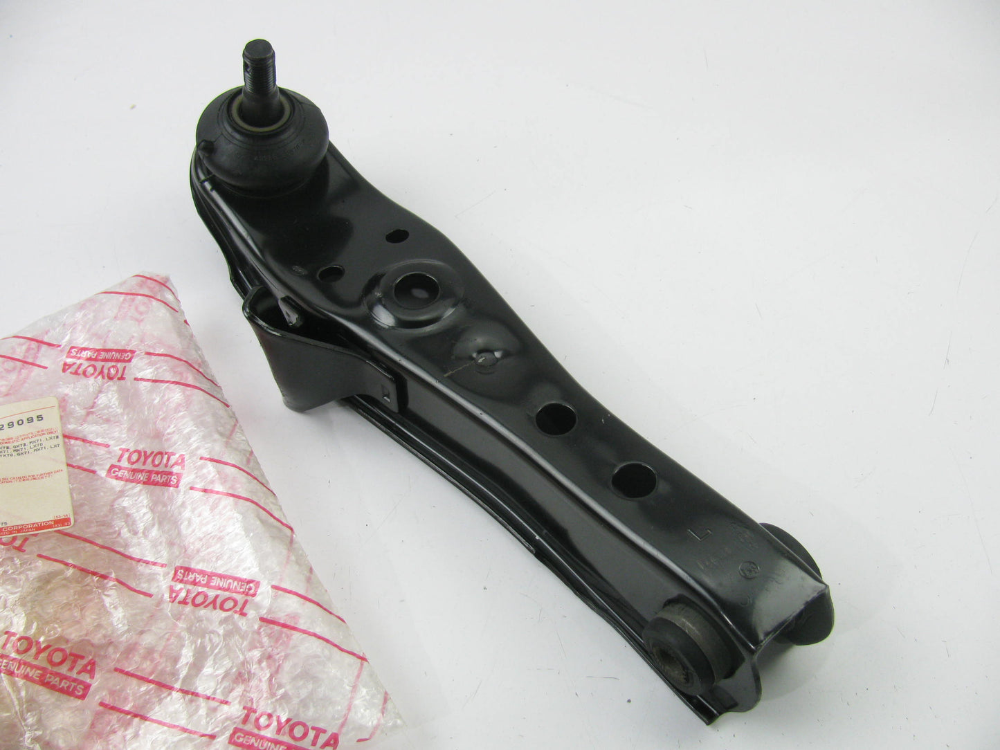 OEM  48069-29095 Lower Left Control Arm  For 1985-1988 Toyota Cressida
