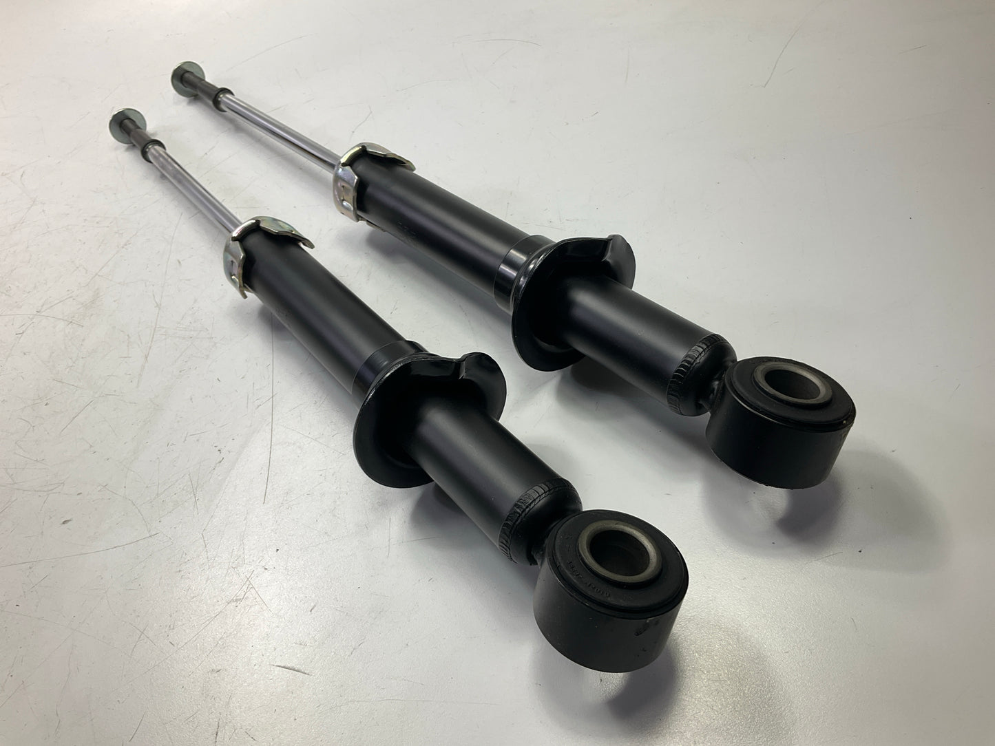 (2) GENUINE OEM Toyota 48530-49385 Rear Struts For 2004-2005 Toyota Prius