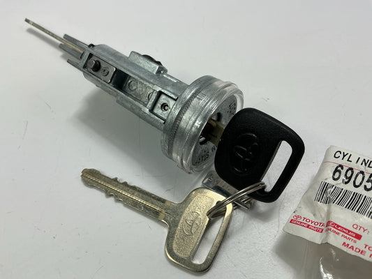 NEW OEM Toyota 69057-45010 Ignition Lock Cylinder W/O Transponder 98-00 Sienna