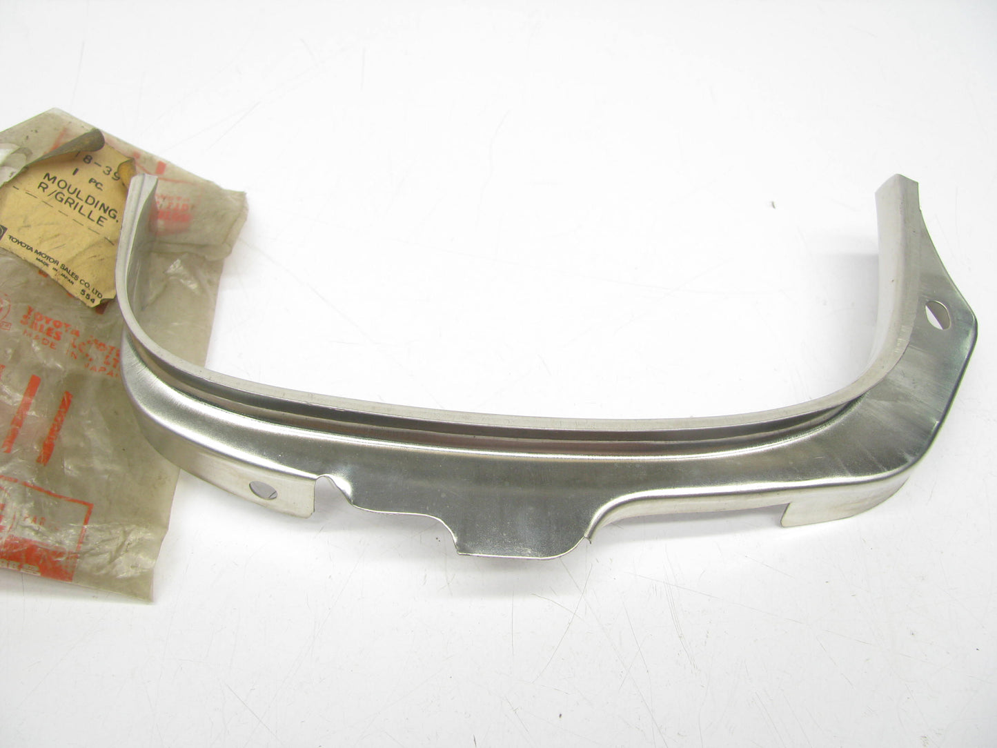 NOS OEM Moulding Trim Retainer 75518-39015