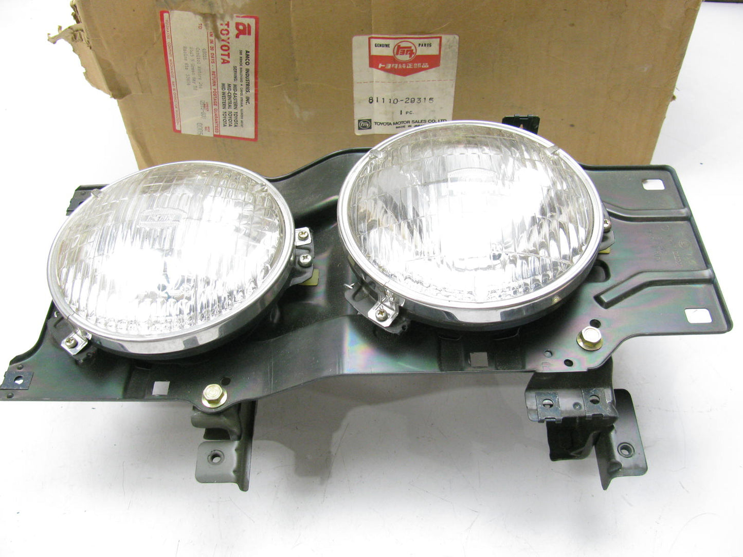 NOS 81110-29315 FRONT RIGHT Headlamp Light  Assembly OEM For 74-78 Toyota Corona