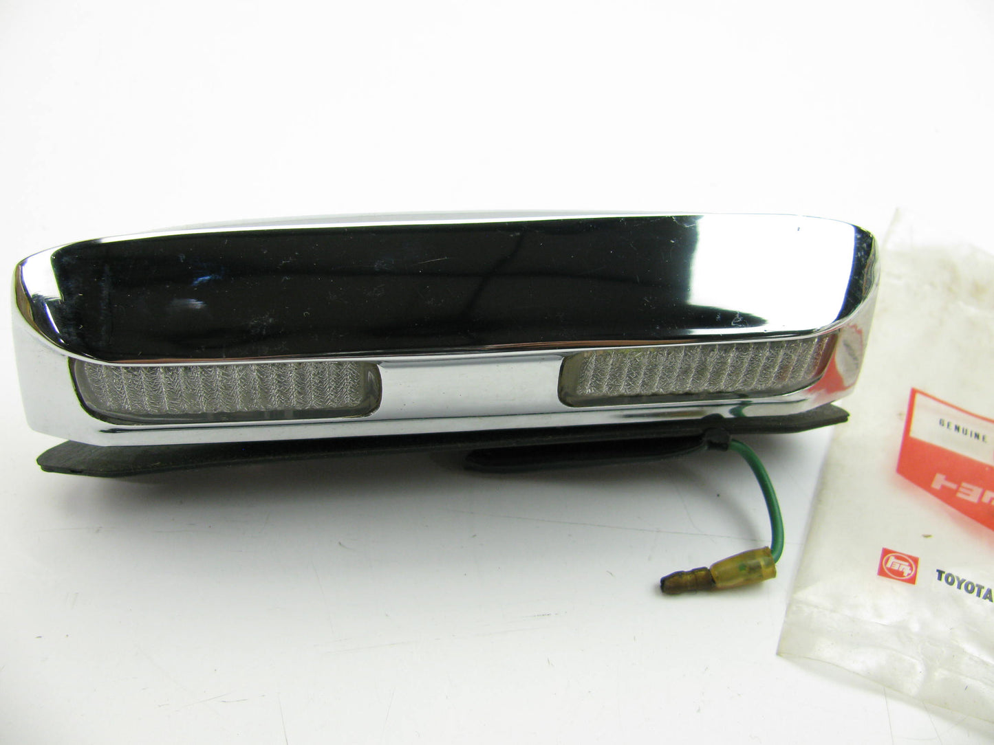 NOS OEM Toyota 81270-29026 License Plate Light Lamp TOYOTA CORONA RT60 RT61