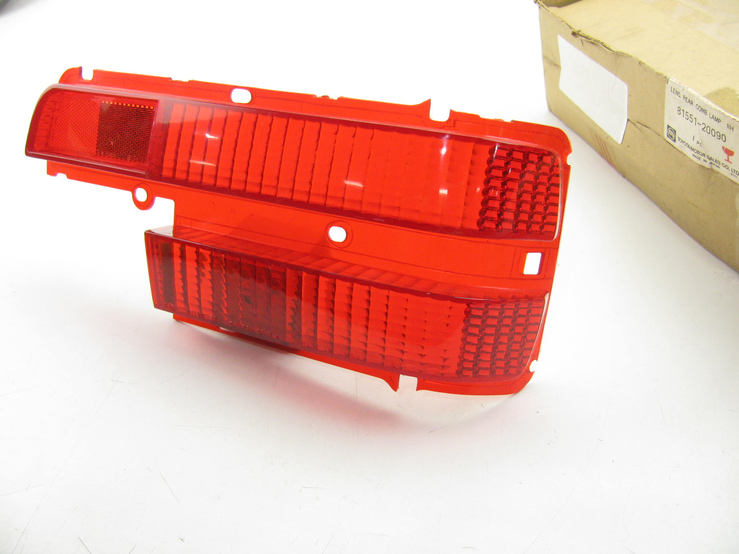 NOS OEM Toyota RH Rear Tail Light Lamp Lens 81551-20090