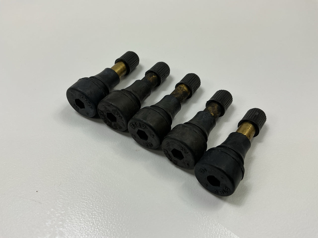 Tru-flate 30-600-10 TR600 HP Style, Snap-In, High Pressure Tire Valve .453'' Hole