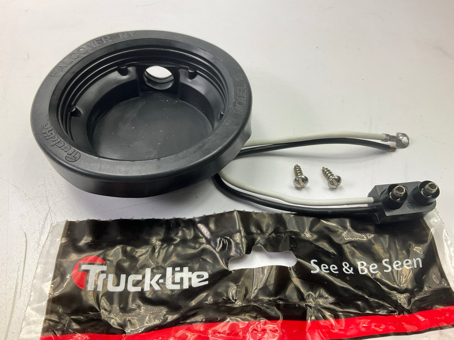 Truck-lite 10402 Closed Back, Black PVC, Grommet For 10 Series And 2.5'' Lights