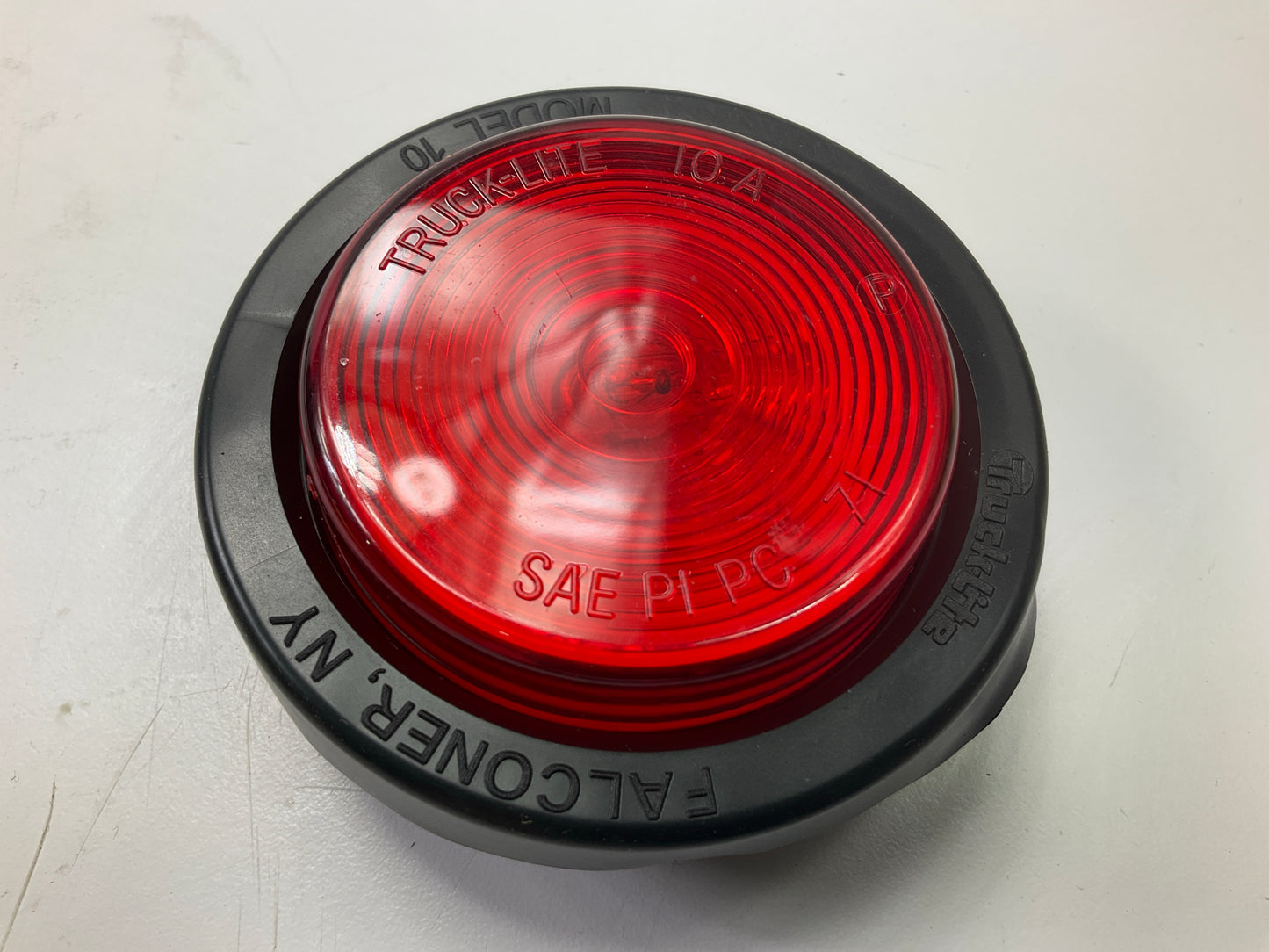 Truck-lite 10519R 10 Series Incandescent Red Round 1 Bulb Marker Clearance Lamp