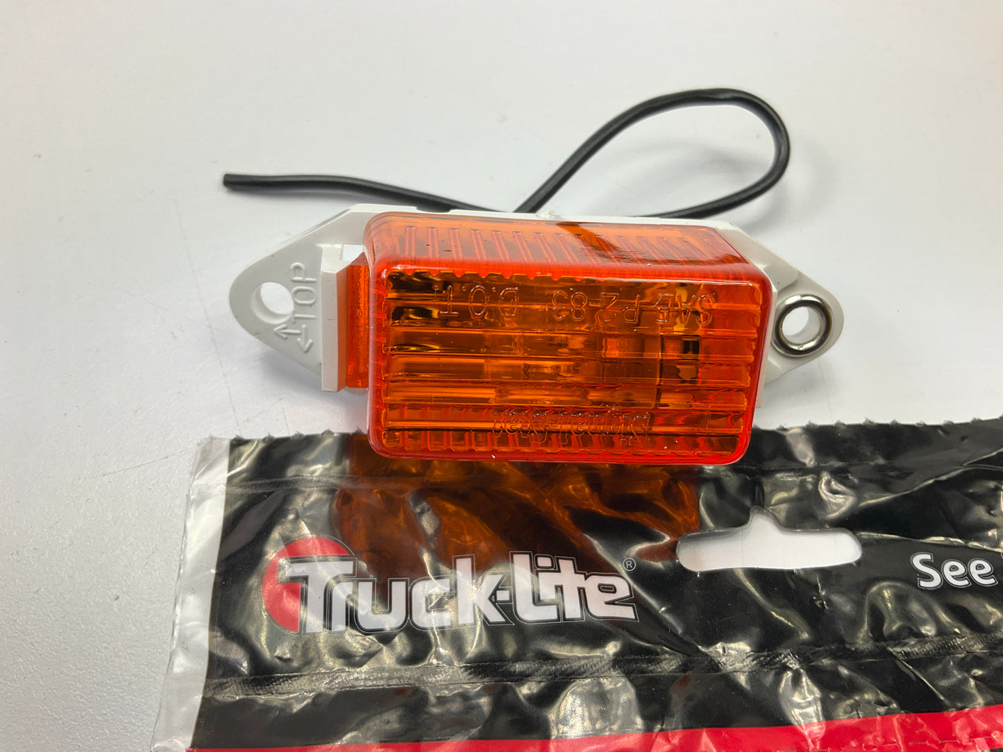 Truck-lite 1507A Pee Wee Incandescent Yellow Rectangular 1 Bulb Marker Lamp