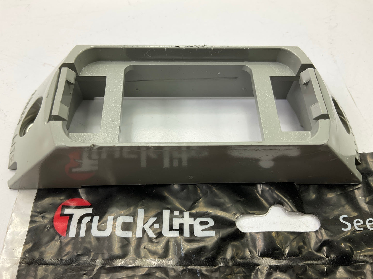 Truck-lite 15733 15 Series, Gray ABS Rail Mount For Rectangular Lamps, 2 Screw