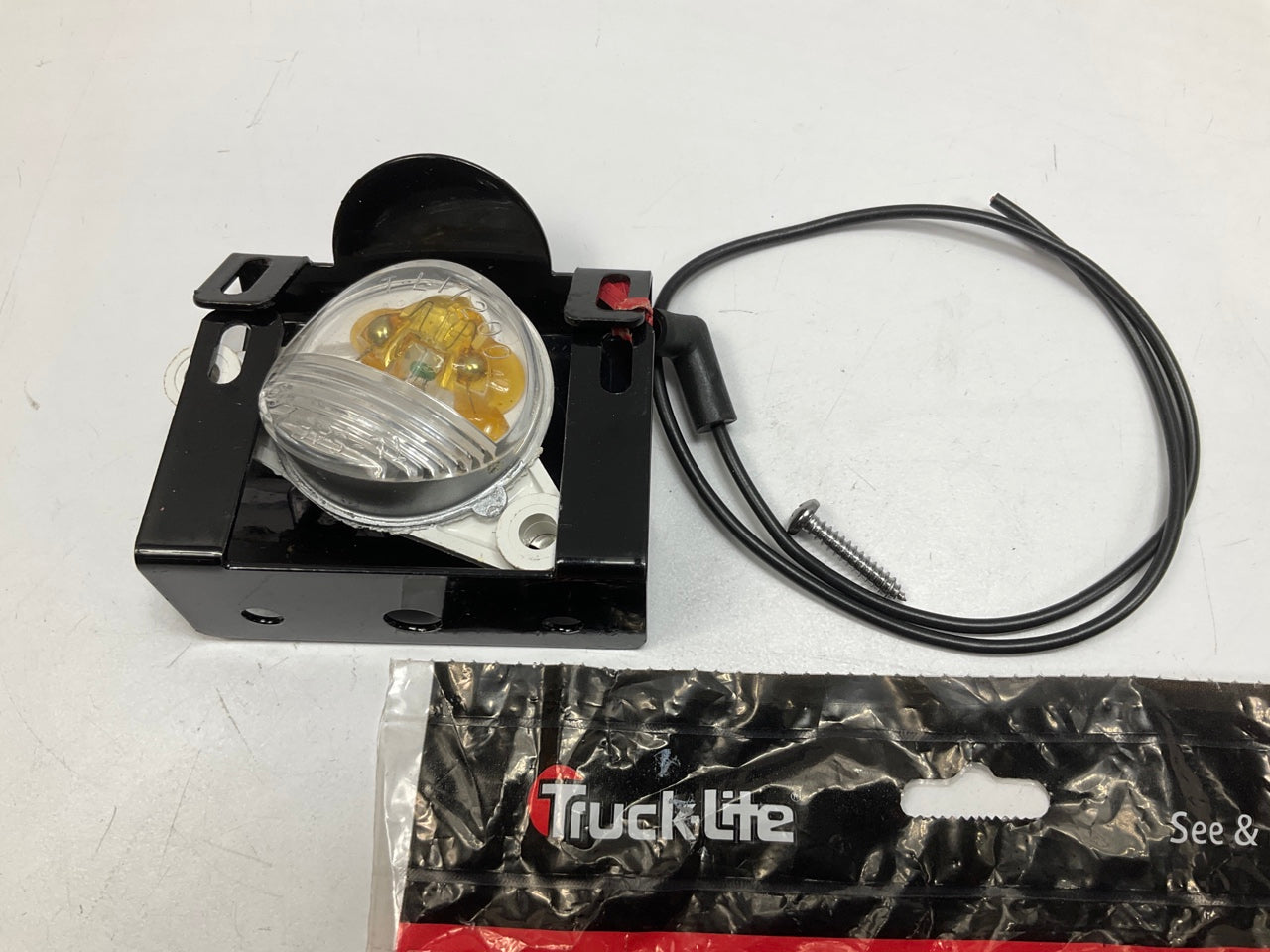 Truck-lite 17003 Series 17 Horizontal Mount License Plate Light Lamp