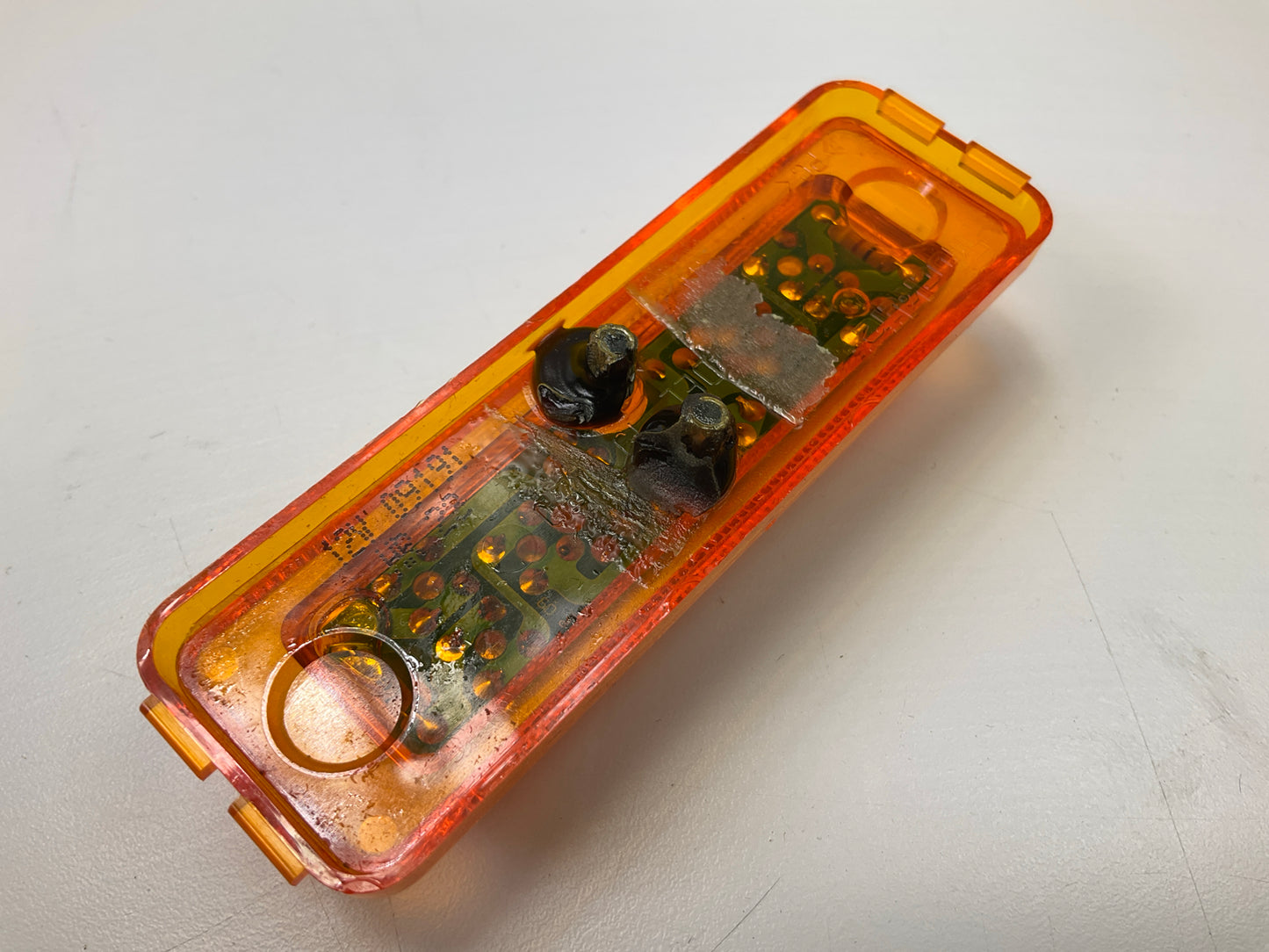 Truck-lite 19275Y 19 Series LED Yellow Rectangular 6 Diode Marker Clearance Lamp