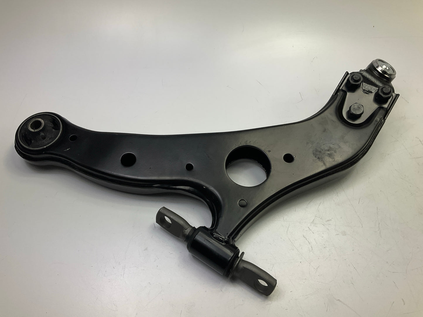 Trustar TK620713 Front Right Lower Suspension Control Arm & Ball Joint