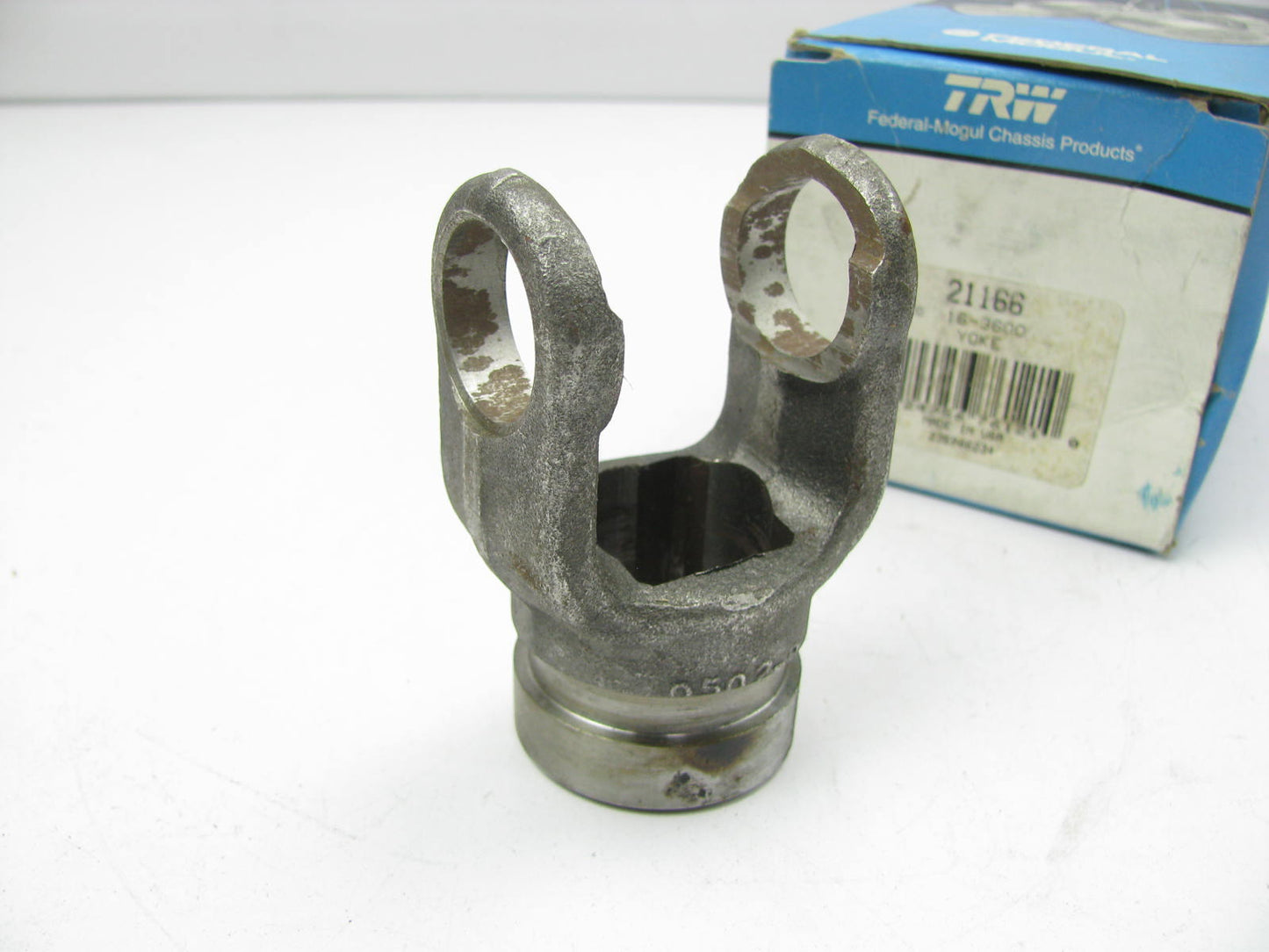 TRW 21166 L600 Series Tube Weld Yoke - 1'' X 1-1/8'' Bore Interchange: 16-3600