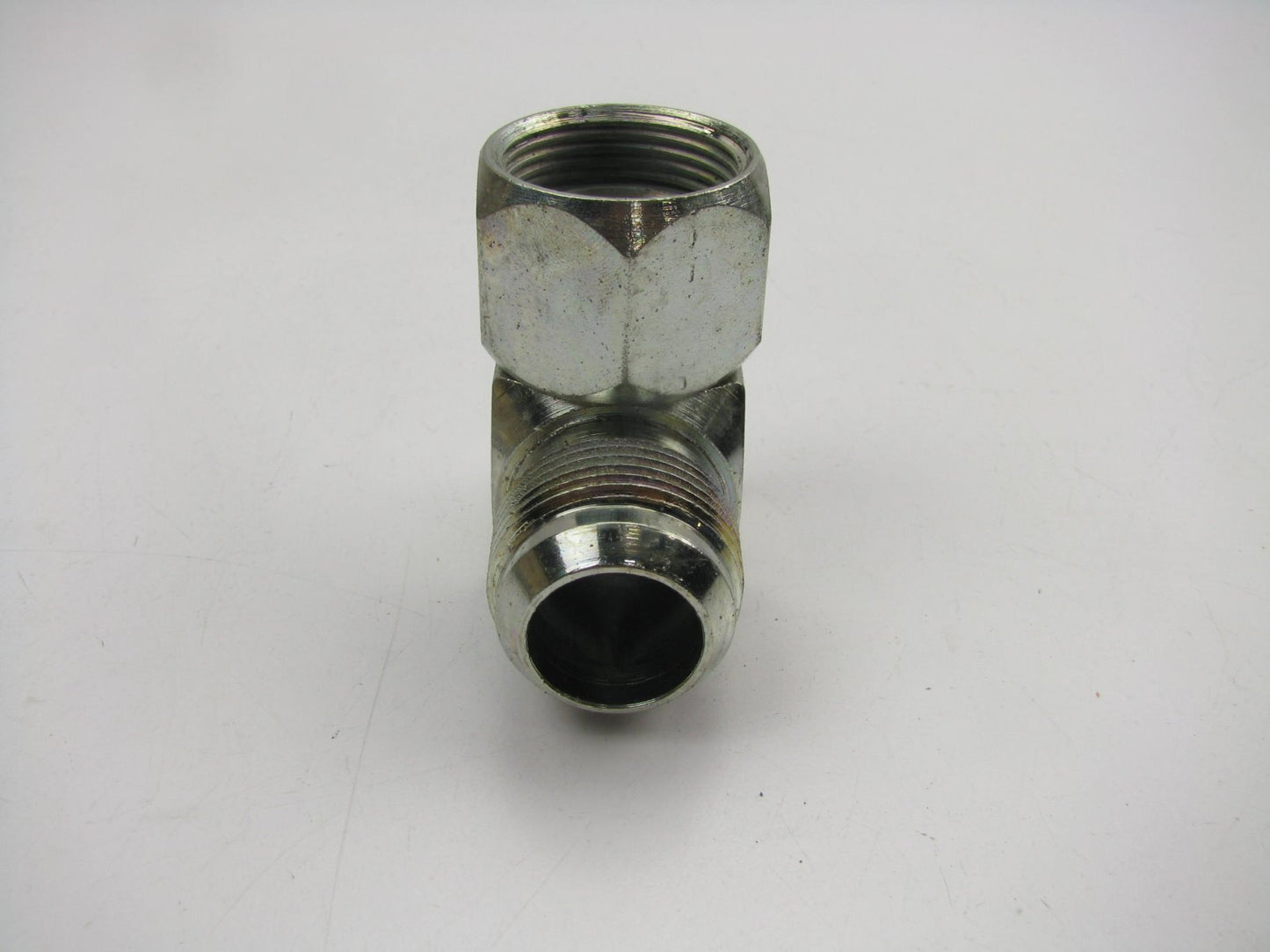 TRW Elbow 90 Swivel 37 Deg. (JIC) Male To 37 Deg (JIC) Female -16 To -16 Fitting
