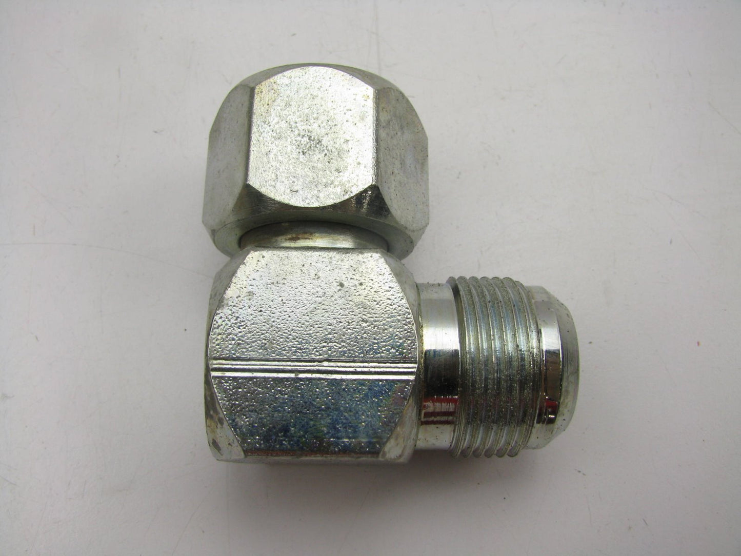 TRW Elbow 90 Swivel 37 Deg. (JIC) Male To 37 Deg (JIC) Female -16 To -16 Fitting