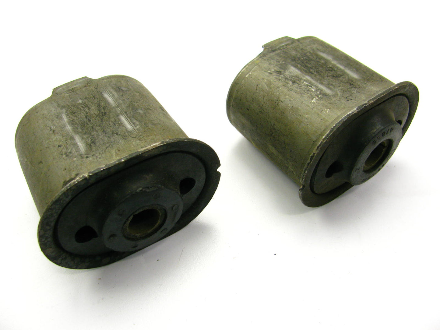 (2) TRW B310 REAR Leaf Spring Bushings