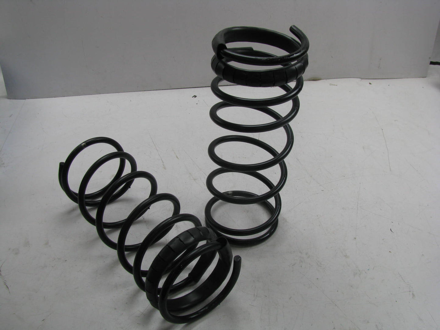 TRW CC869 REAR Coil Springs Set 1997-1999 Tracer, 1997-2002 Ford Escort SEDAN