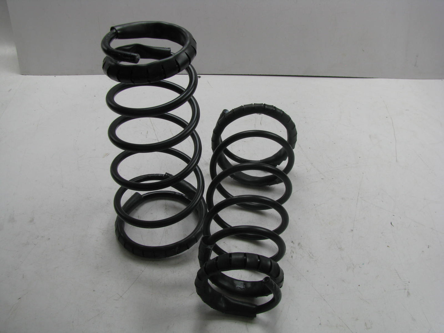 TRW CS80091 Rear Suspension Coil Springs 1995-00 Ford Contour & Mercury Mystique