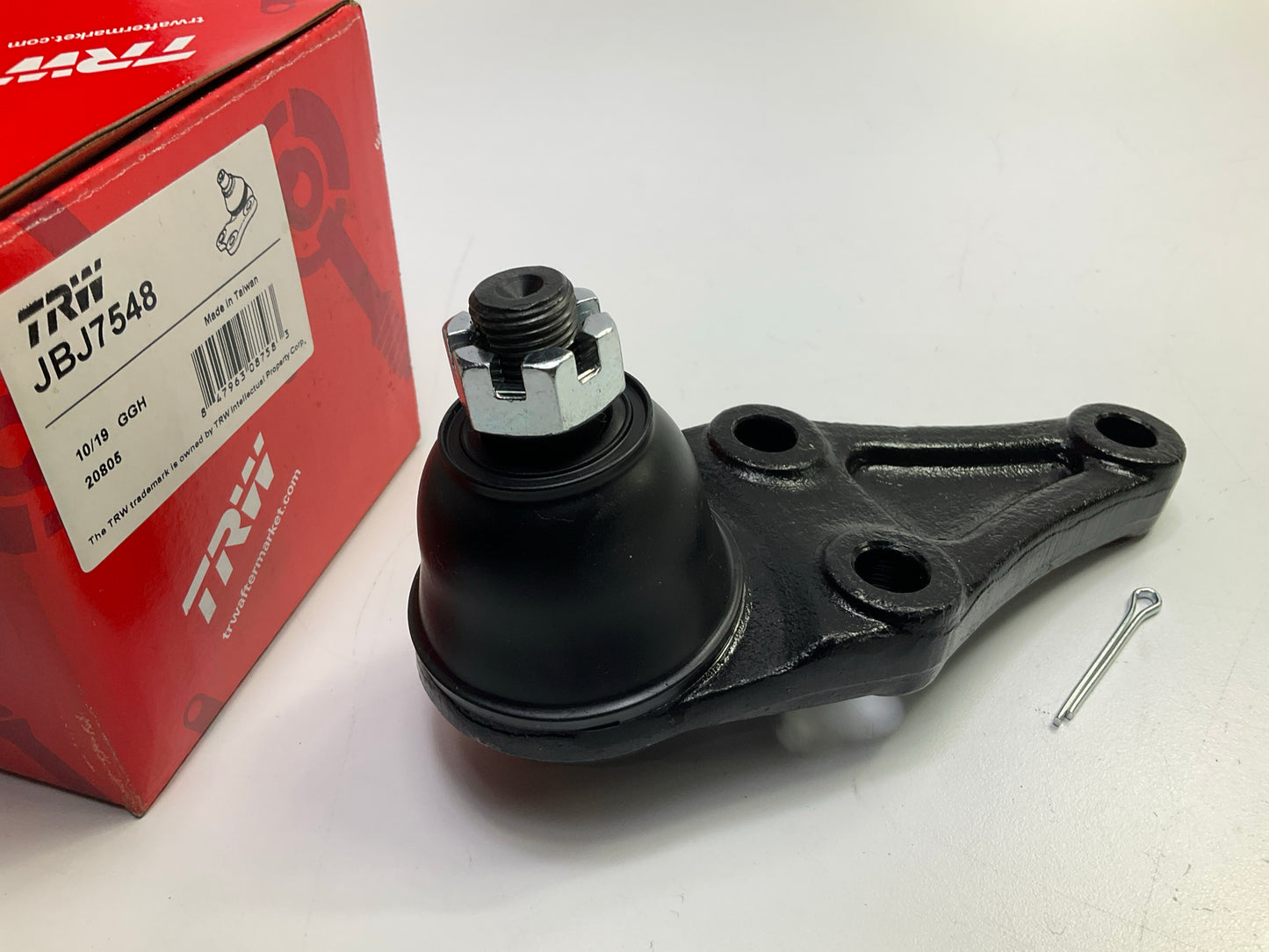 TRW JBJ7548 Front Lower Ball Joint For 2001-2006 Mitsubishi Montero 4WD