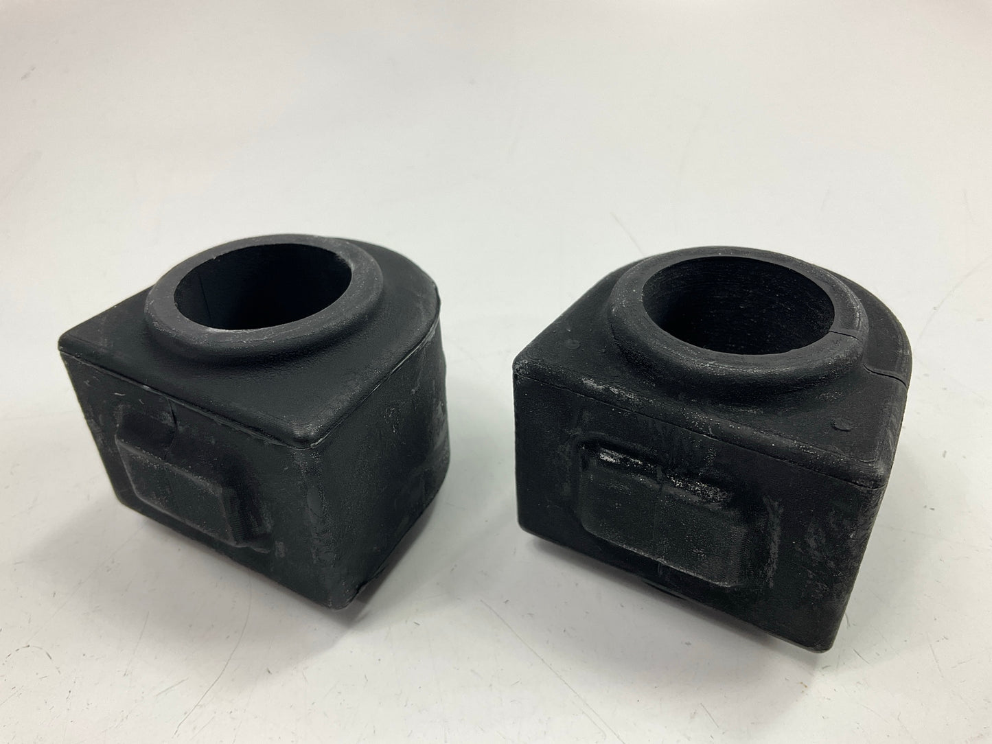 TRW JBU2083 Front Stabilizer Sway Bar Bushing Kit For 2010-2012 Lincoln MKS