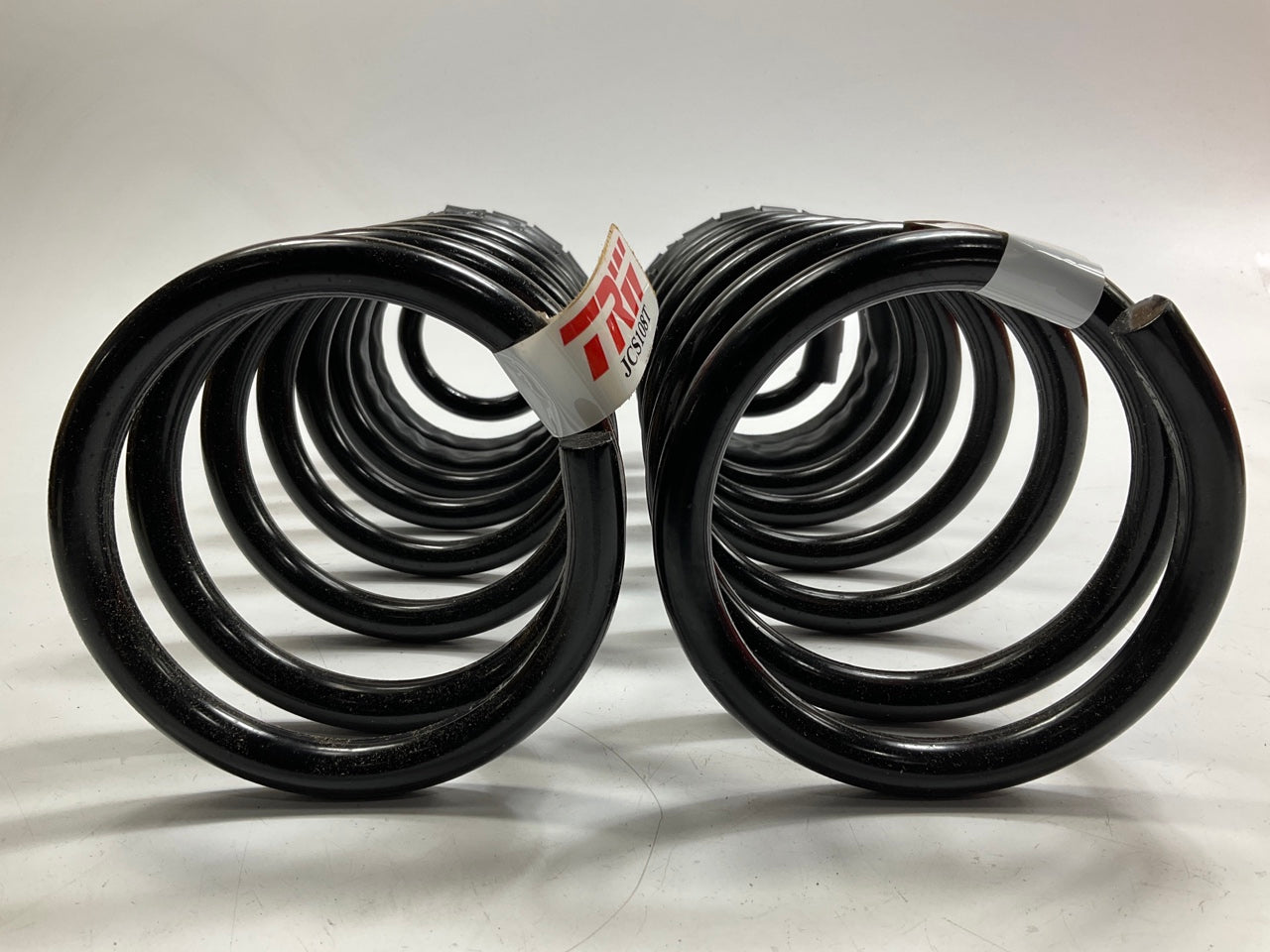 TRW JCS108T Rear Coil Springs For 1996-2001 Saturn SW2