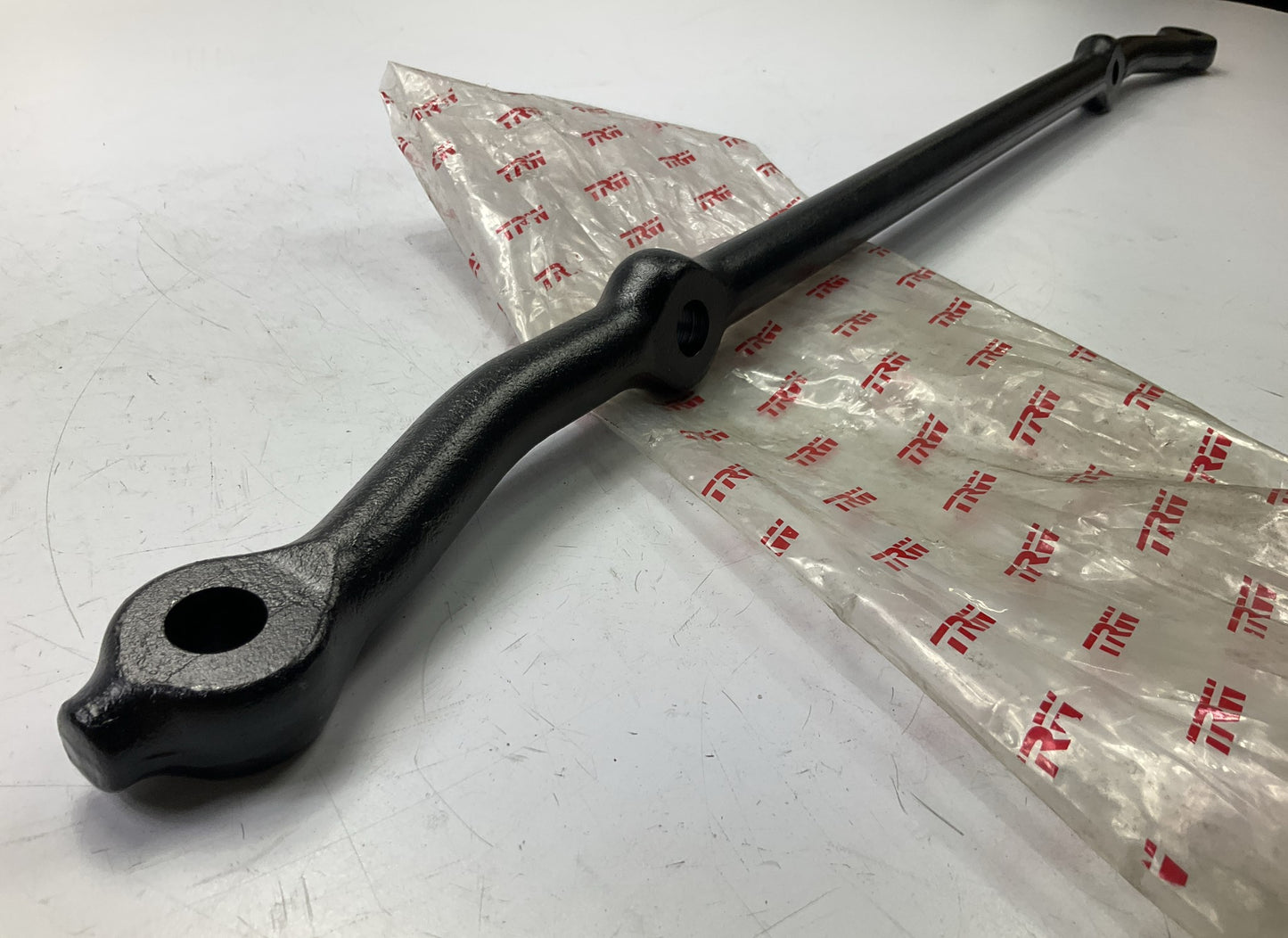 TRW JTY229 Steering Center Link  For 1997-2002 Ford Expedition 4WD