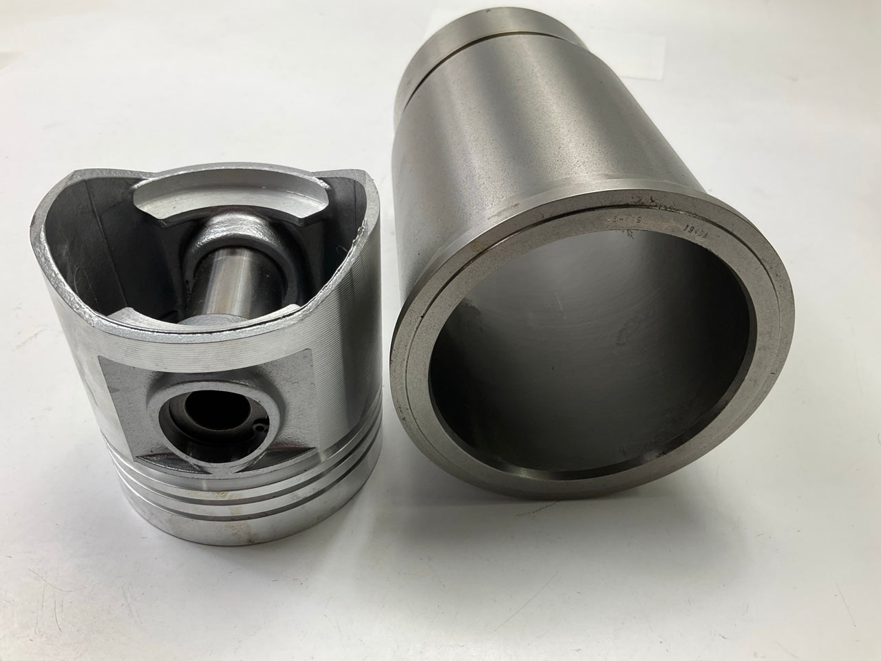 (4) TRW SA384 Engine Cylinder Wet Sleeve & Piston Assembly For John Deere 202