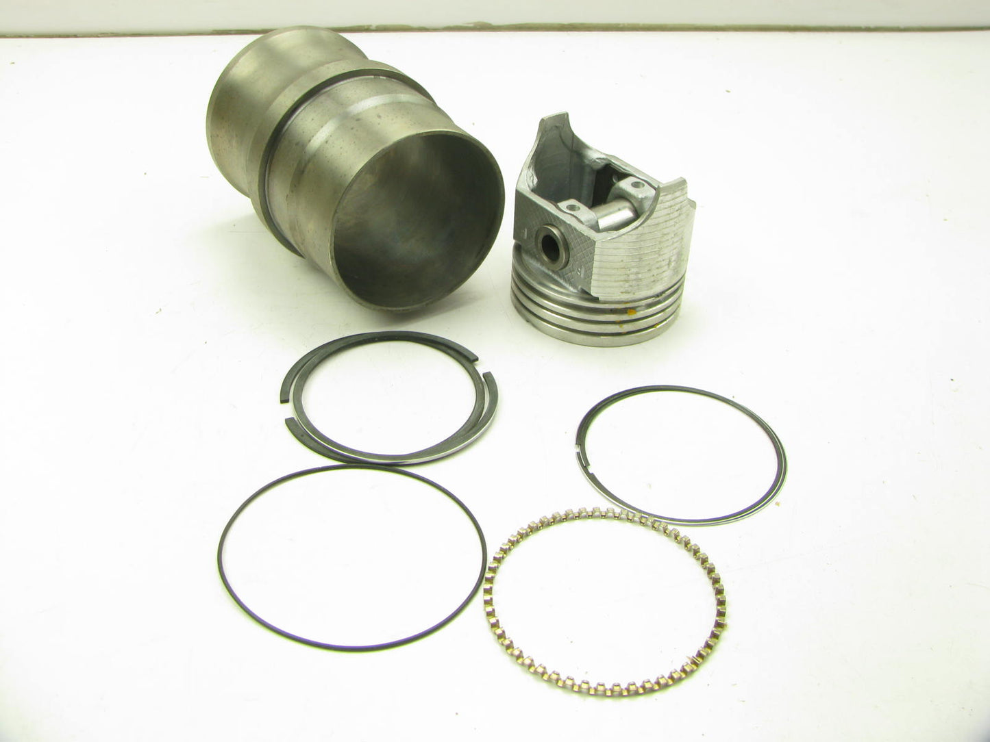 TRW SA400 Engine Cylinder & Piston Kit For CAT 1674 1673C 3306 Diesel