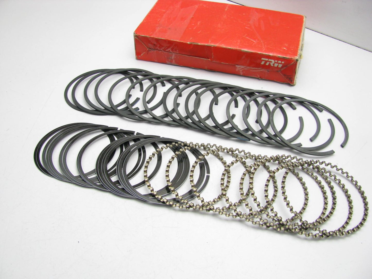 TRW T8307X Engine Piston Rings .060'' 1976-1998 Chevrolet GMC 305-V8