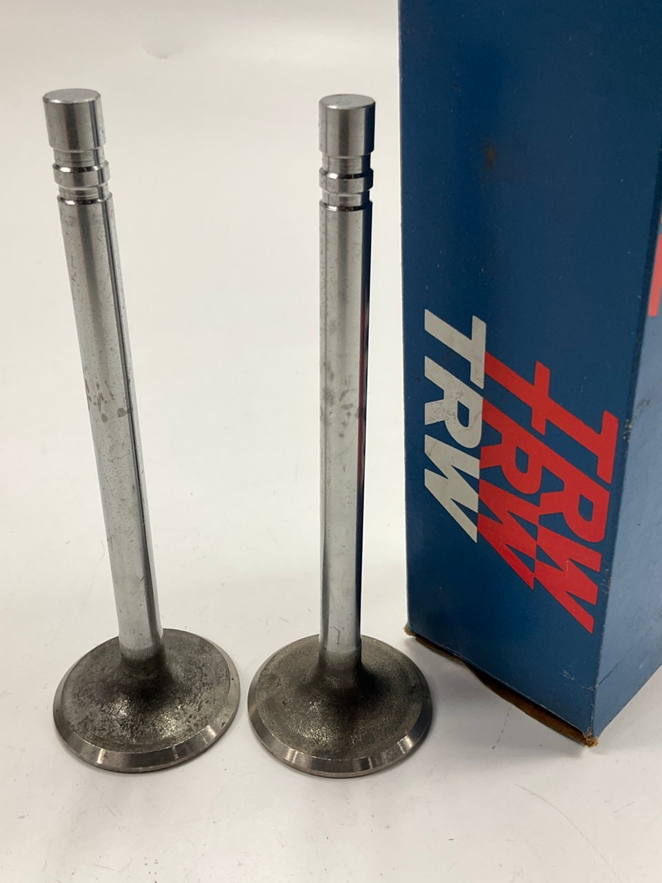 (2) TRW V3084 Engine Intake Valve For 1980-1981 Buick Pontiac 265-V8