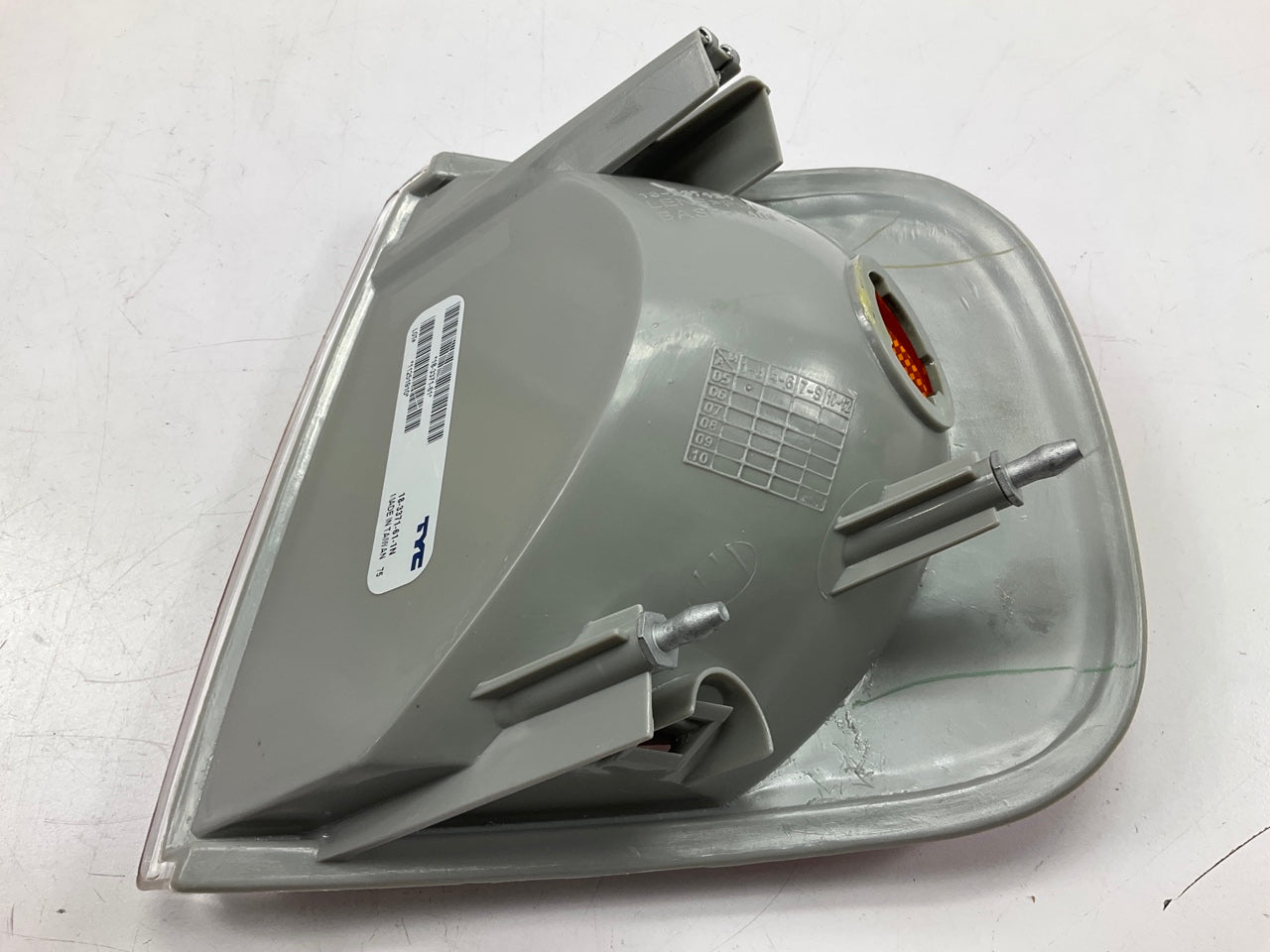 TYC 18-3371-61 Right Turn Signal / Parking Corner Light Lamp