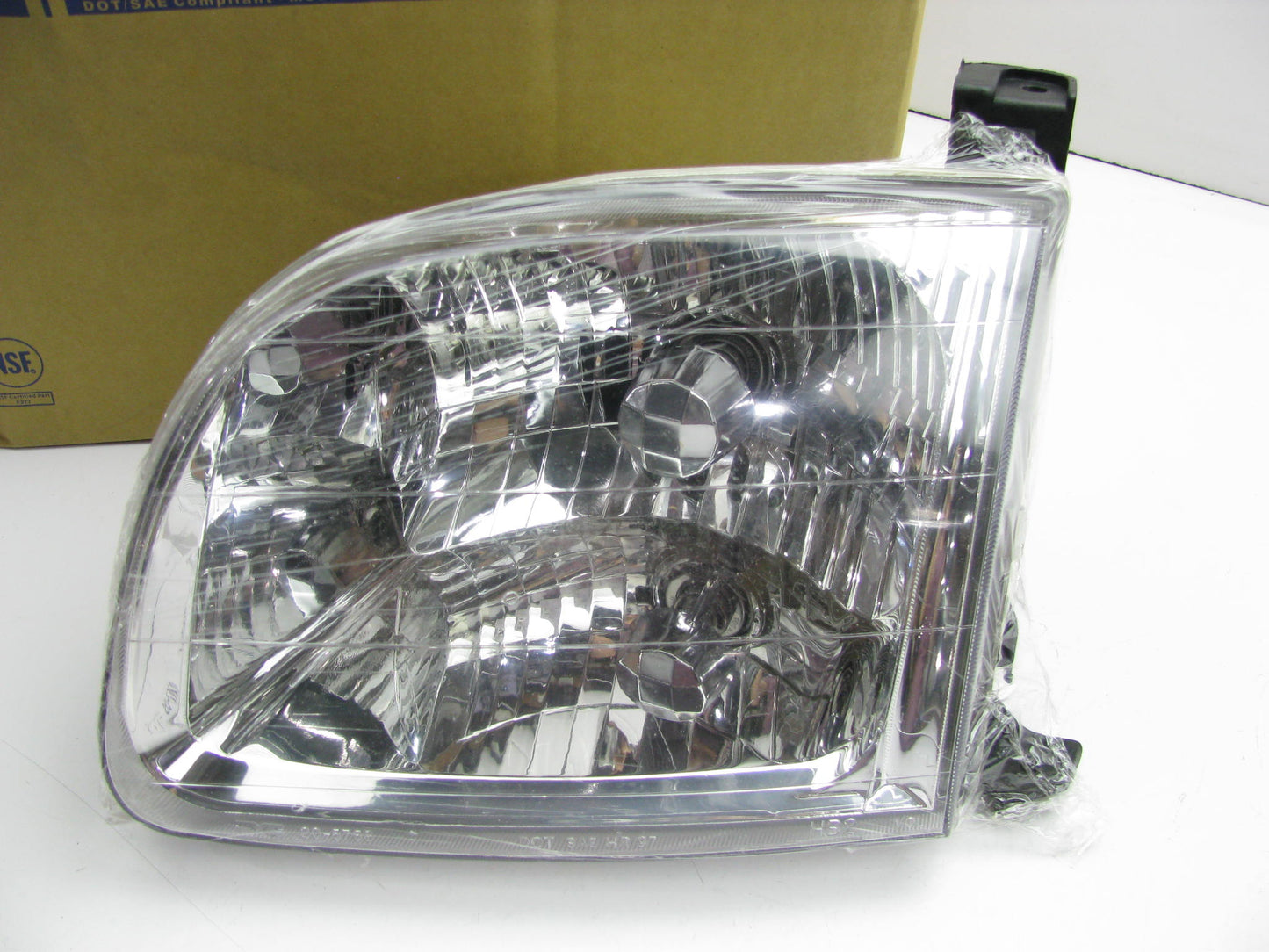 TYC 20-5768-00-1 Left Headlight Headlamp Assembly For 2000-2004 Toyota Tundra