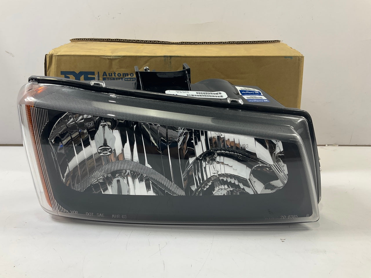 TYC 20-6385-00-1 Right Passengers Side Headlight Headlamp For 03-04 Silverado
