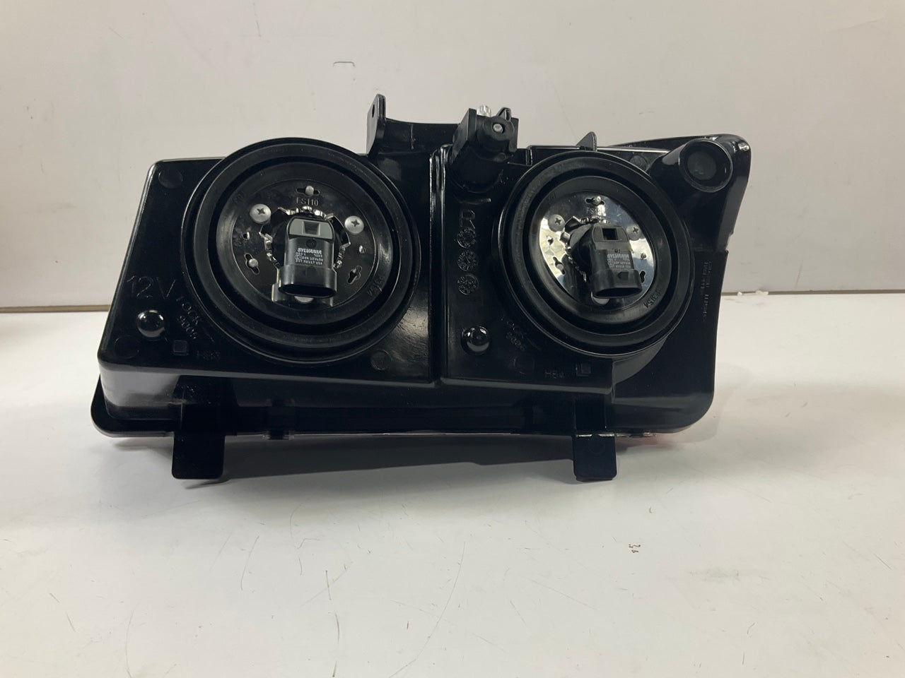 TYC 20-6385-00-1 Right Passengers Side Headlight Headlamp For 03-04 Silverado