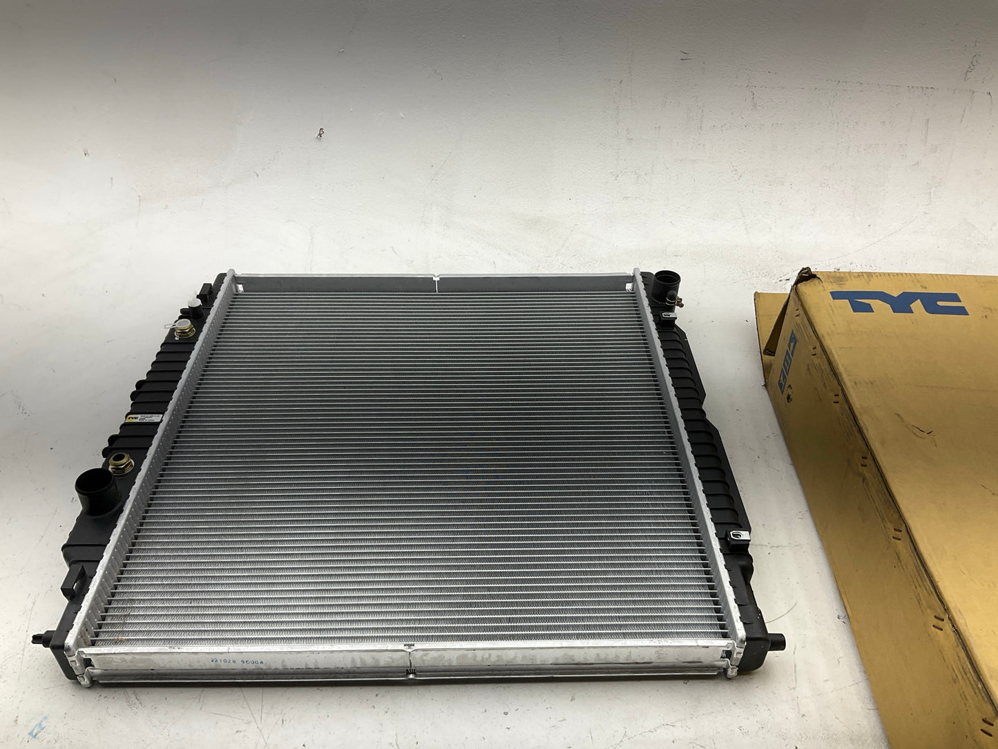 TYC 2886 Radiator For 2006-2007 Ford F-250 F-350 Super Duty