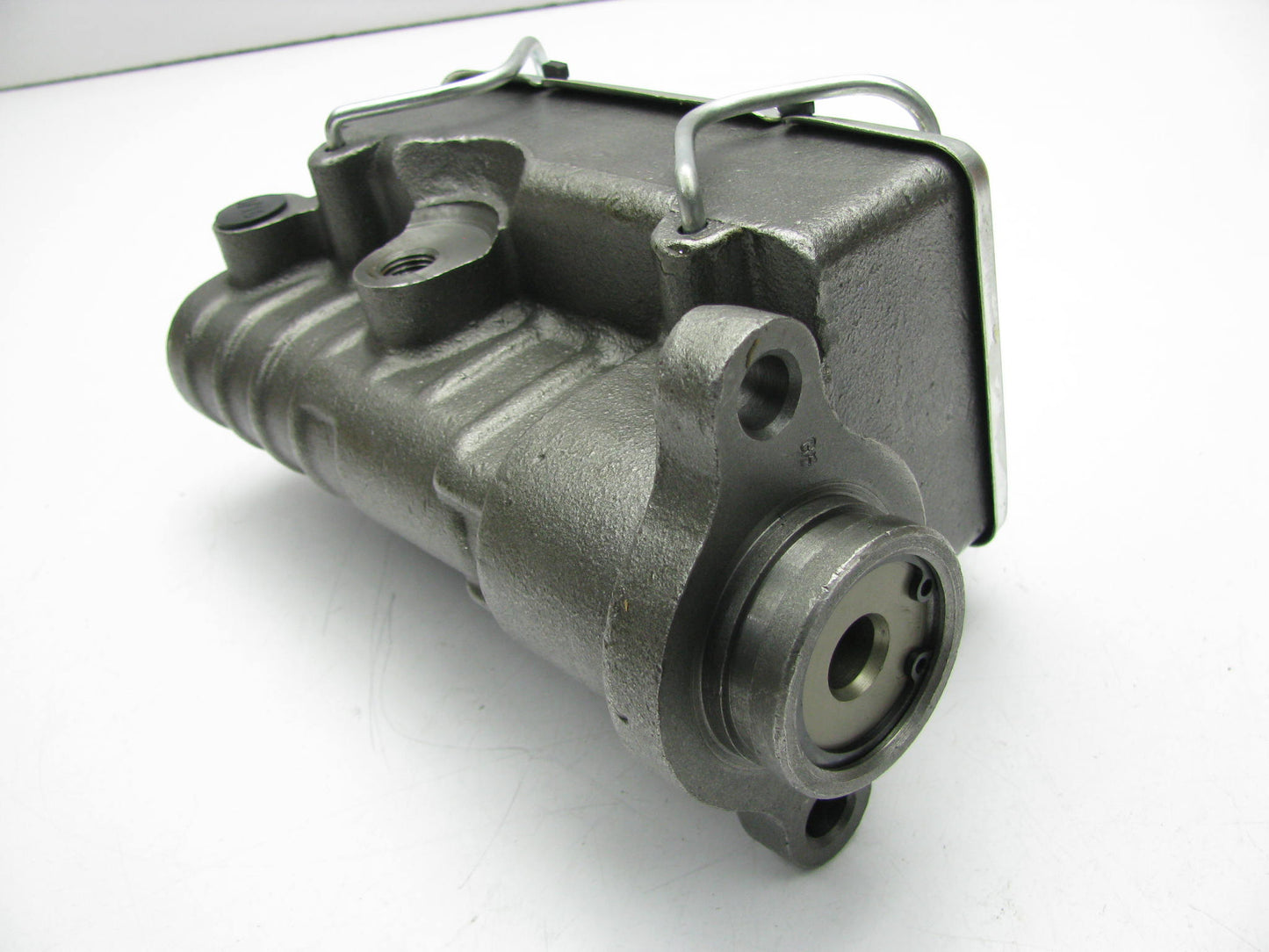 UBP M82041 Manual Brake Master Cylinder - 1981-1984 Chevy G10, GMC G1500 Van