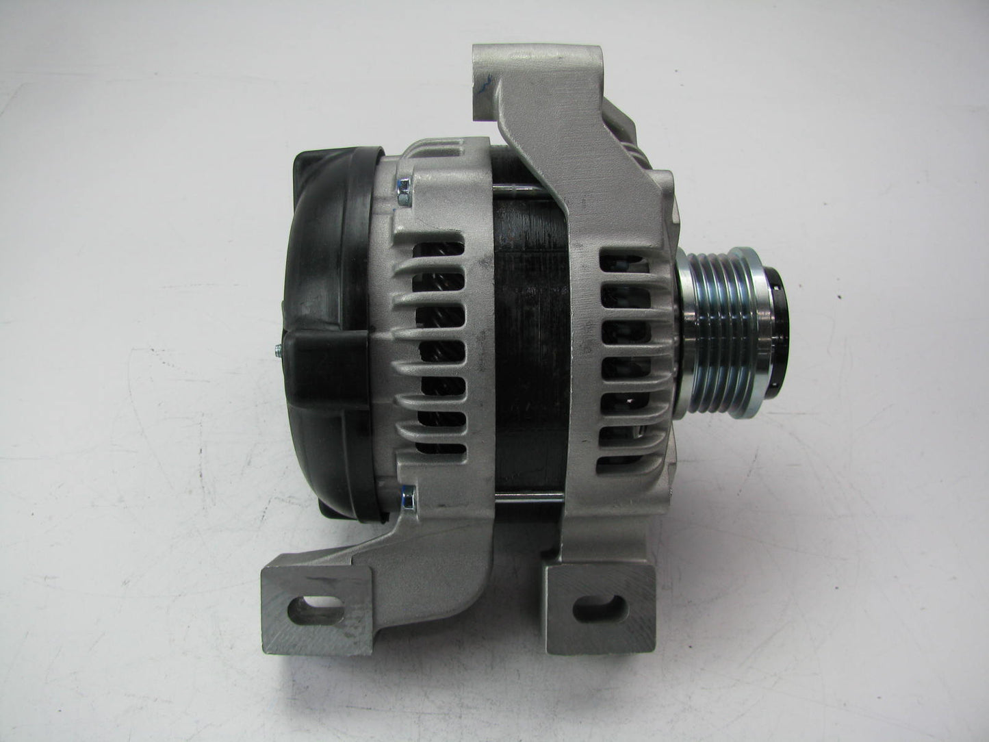 USA Industries A3093 Reman. Alternator for 2004 Volvo S40  BOSCH 140 AMP