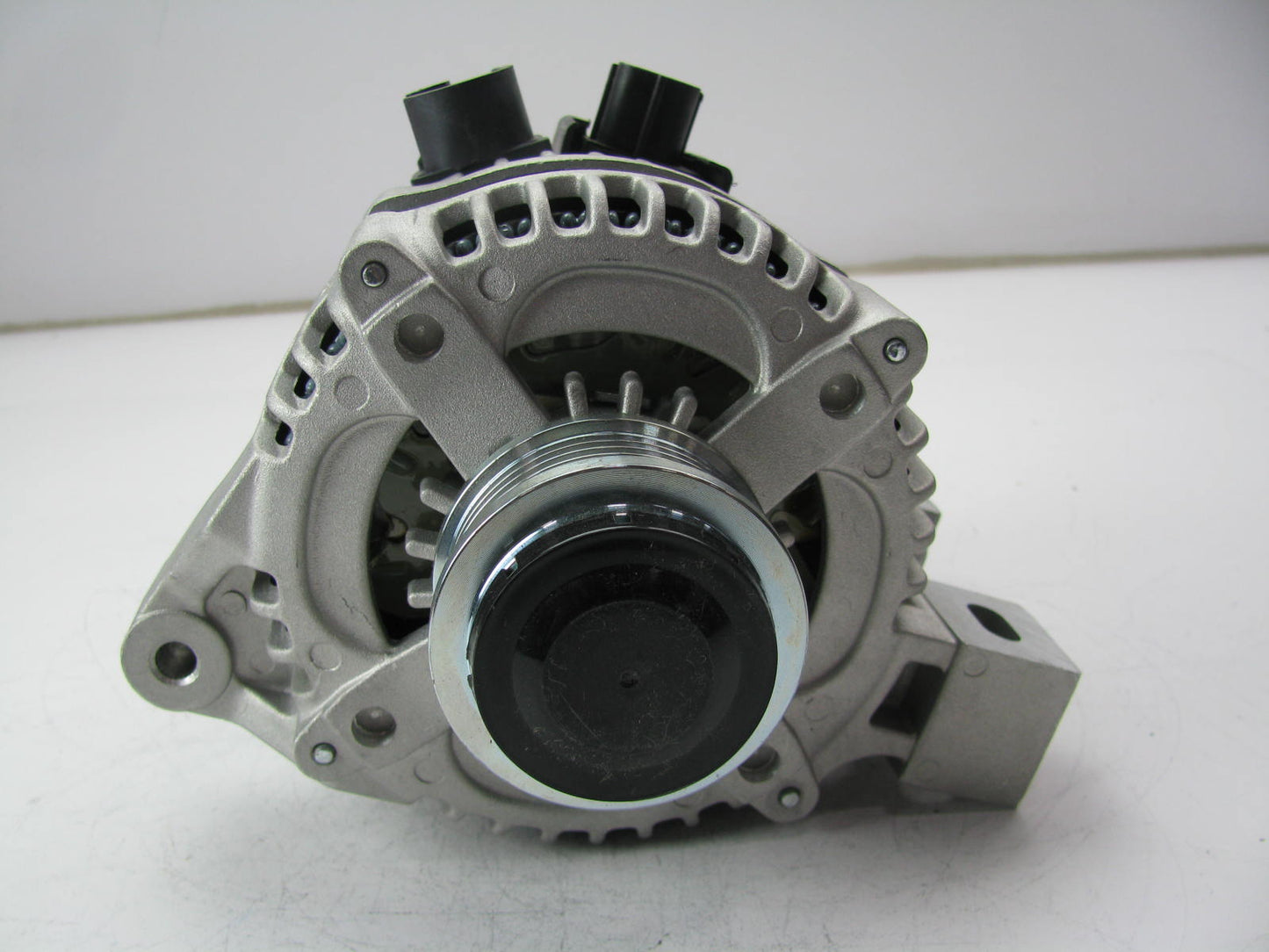 USA Industries A3093 Reman. Alternator for 2004 Volvo S40  BOSCH 140 AMP