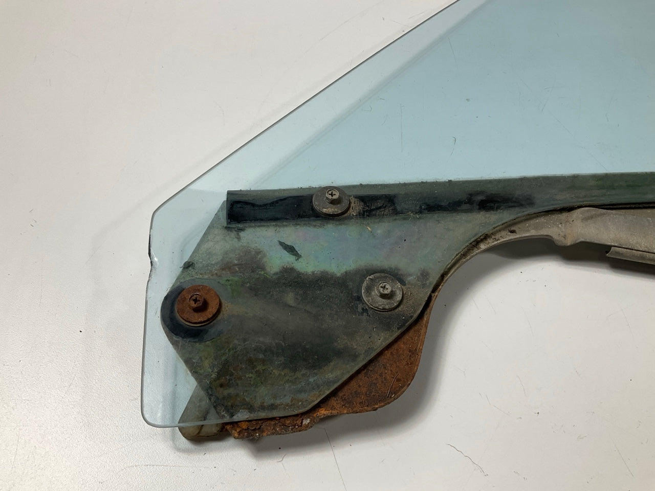 USED #10065 Left Drivers Window Door Glass OEM For 70-76 Datsun 240z 260z 280z