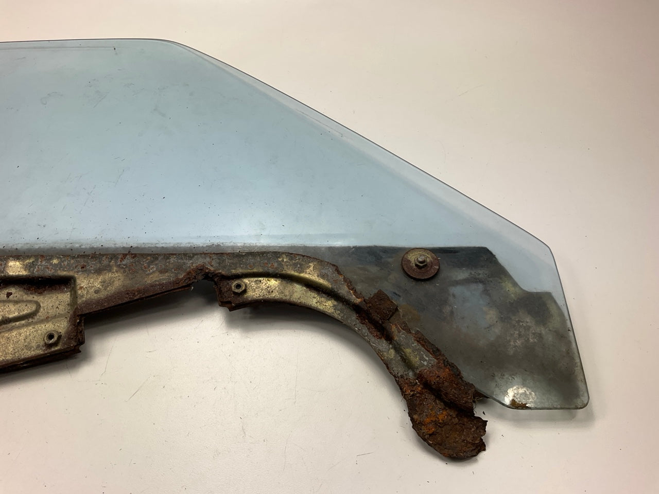 USED #10076, RUSTY Right Passengers Side Door Window Glass For 77-78 Datsun 280z