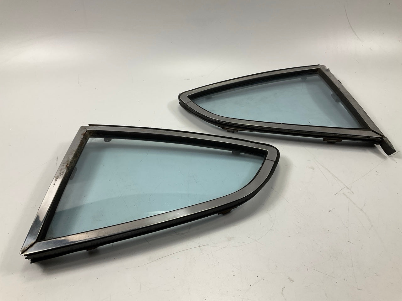 USED #10079 Rear Quarter Glass Set, Left & Right For 70-78 Datsun 240z 260z 280z