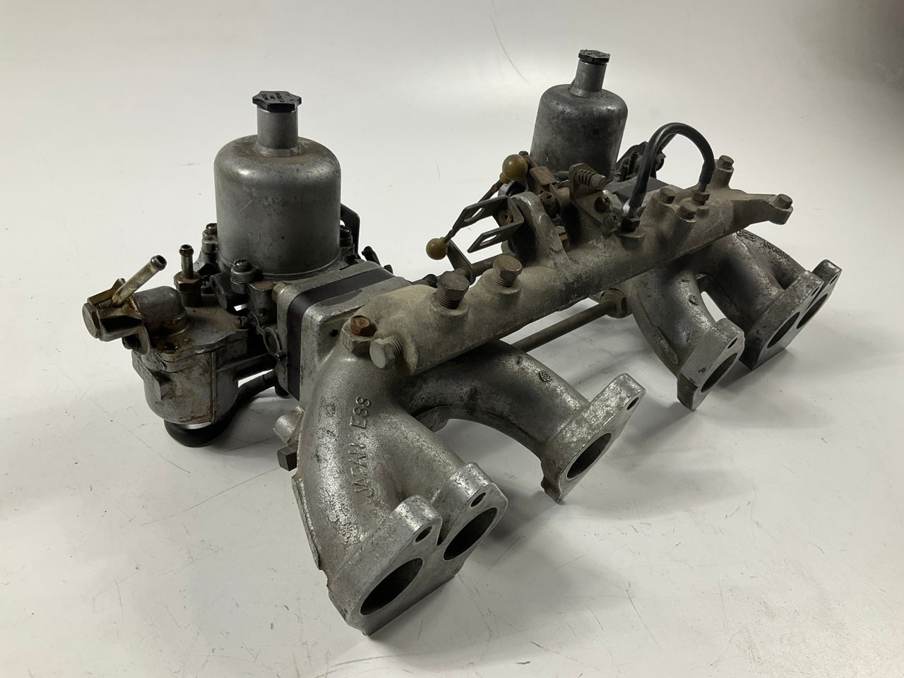 USED E88 Intake Manifold 3-screw SU Carburetors W/ Balance Tube For Datsun 240z