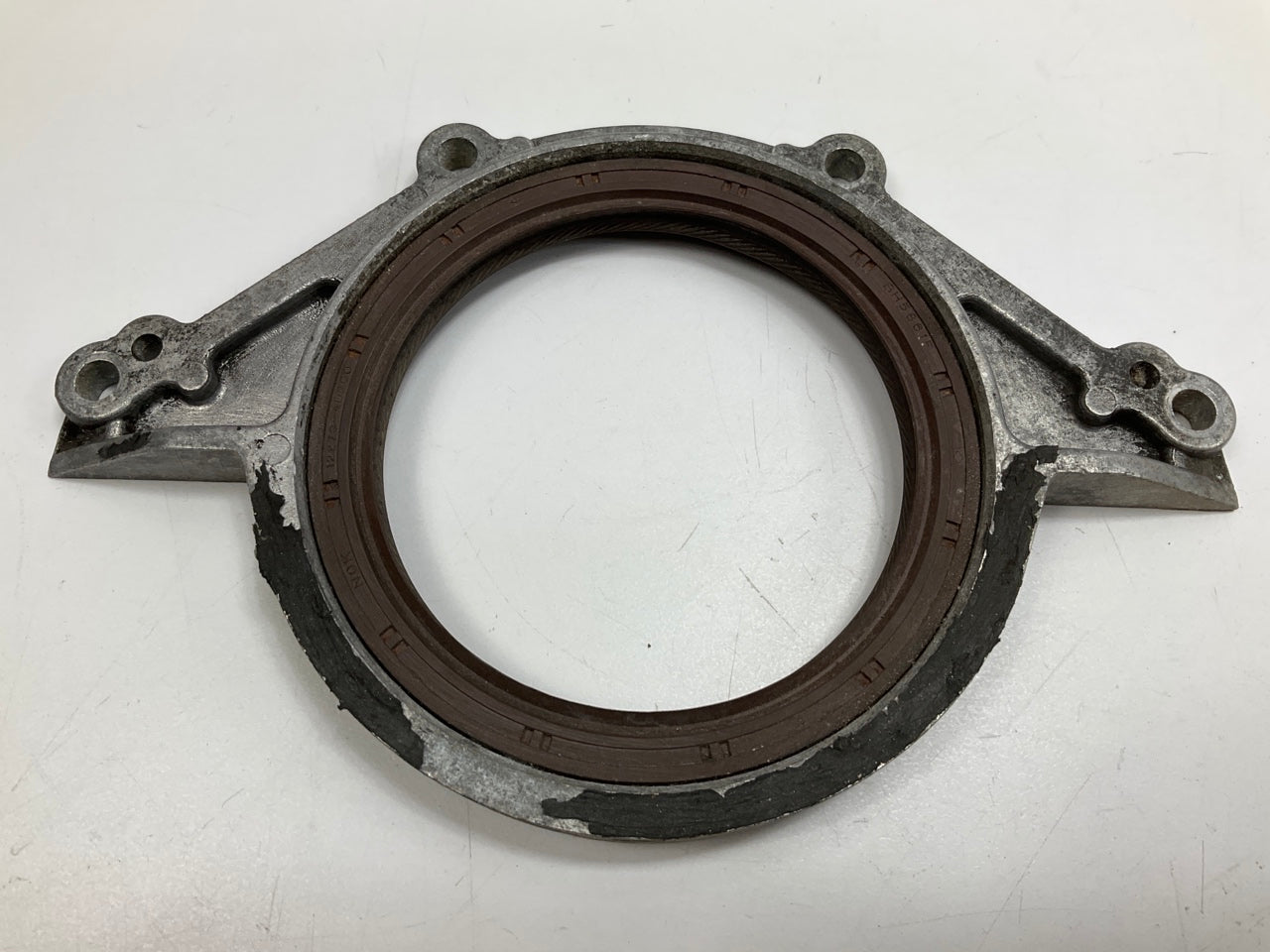 USED #1426 Rear Main Seal Cover Housing Retainer OEM For 90-96 Nissan 300zx Z32