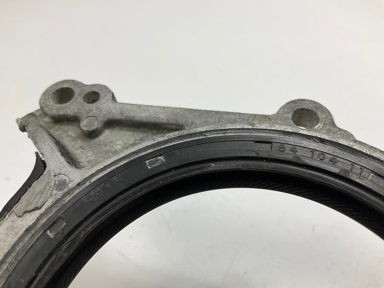 USED #1427 - Rear Main Seal Cover Housing OEM For 1990-1996 Nissan 300zx Z32